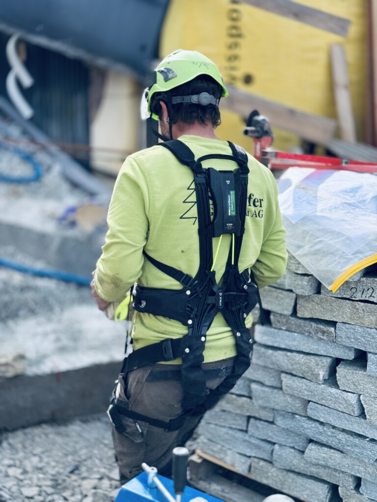 Exoskelet zur Unterstützung vom Rücken