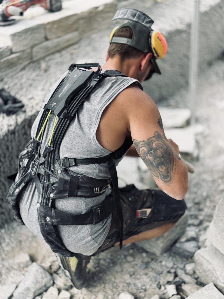 Exoskelet zur Unterstützung vom Rücken